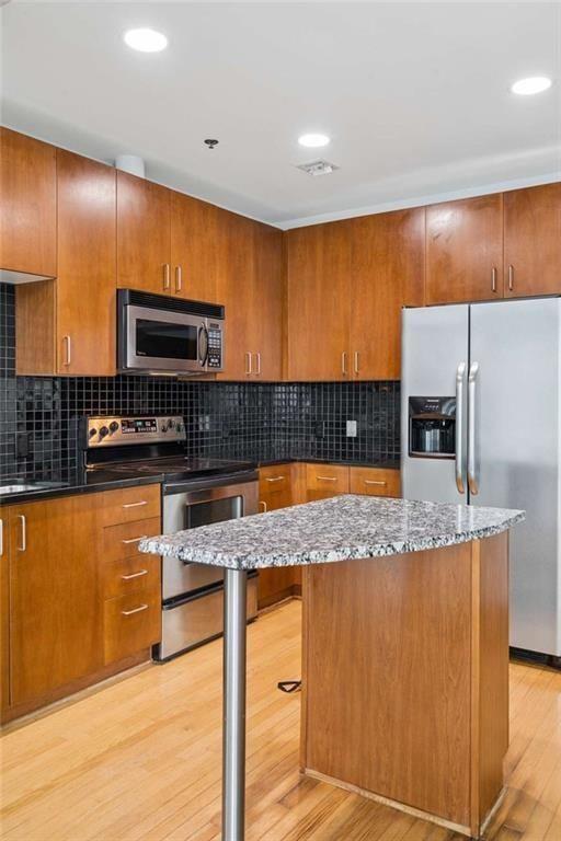 Building Photo - 943 Peachtree St NE