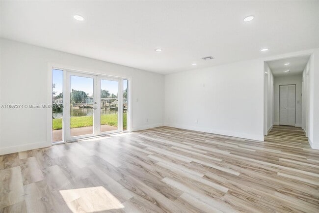 Building Photo - 8705 Tahiti Ln