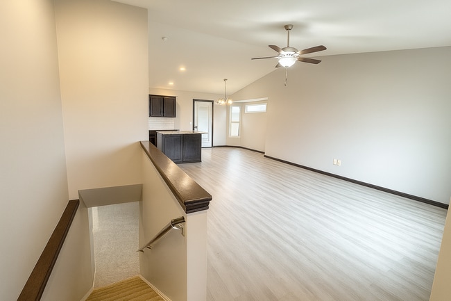 Building Photo - Welcome Home to This Spacious 5 Bedroom in Park City!