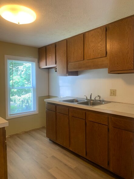 Building Photo - 113 E Sands St