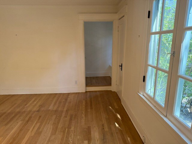 Building Photo - 2046 1/2 N Highland Ave