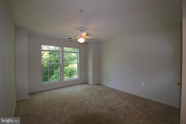 Building Photo - 12000 Amber Ridge Cir
