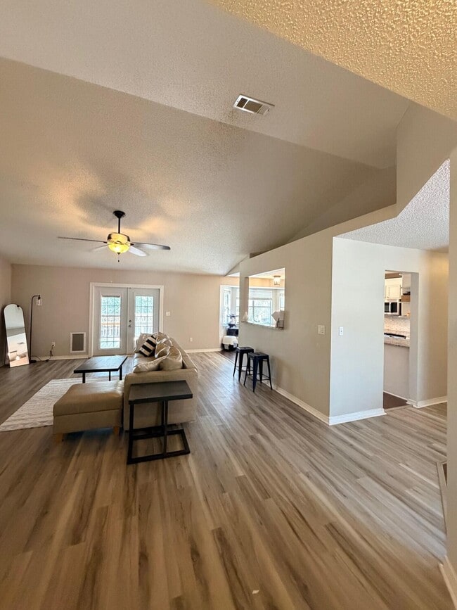 Building Photo - 205 Villacrest Dr