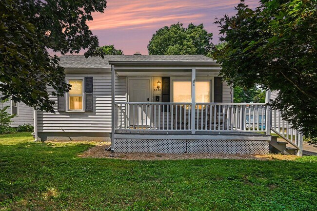 Building Photo - 102 E Home Ave