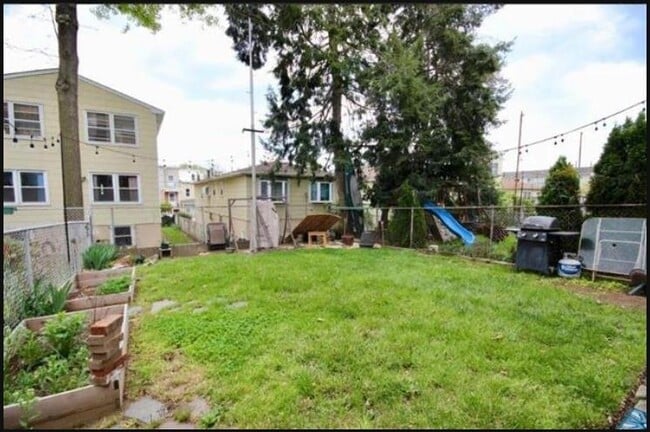 Building Photo - 204 Sherman Ave