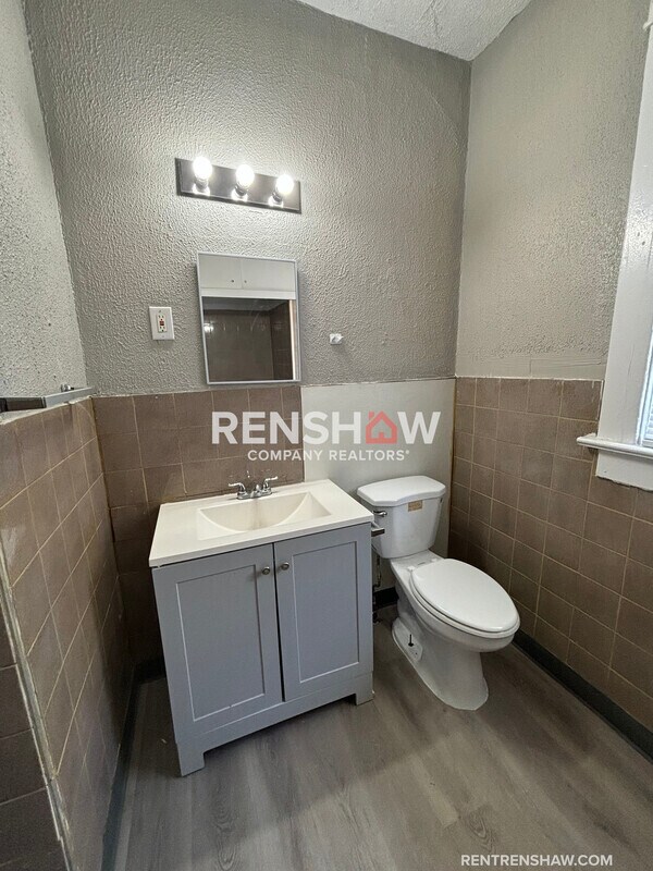 Building Photo - 1423 Lyndale Ave