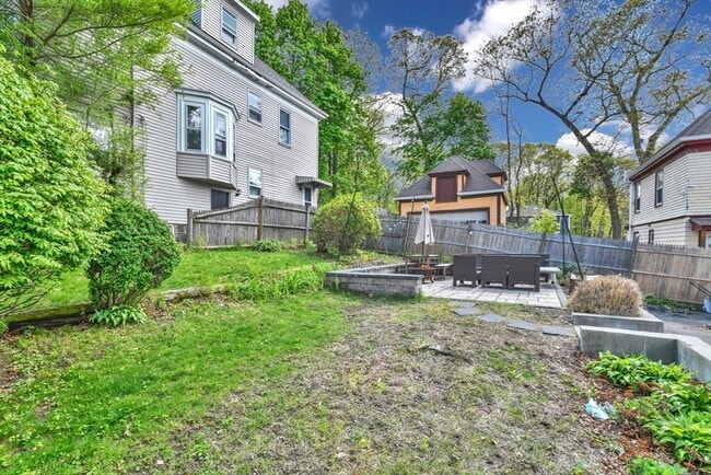 Building Photo - 208 Brush Hill Rd