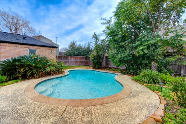 Building Photo - 10322 Lynbrook Hollow St