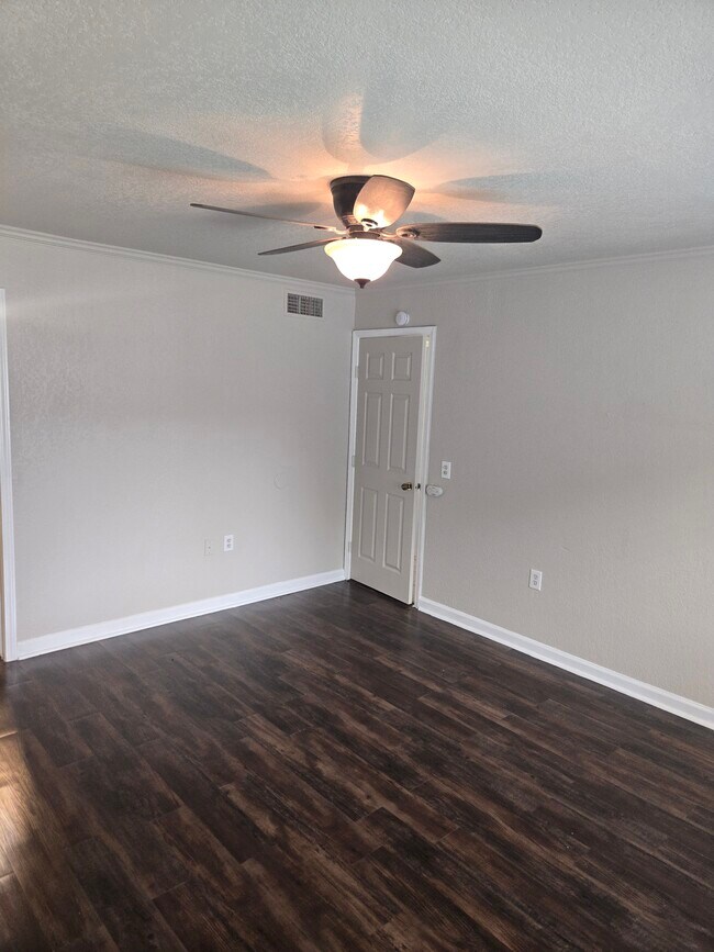Building Photo - 9570 Bowen dr