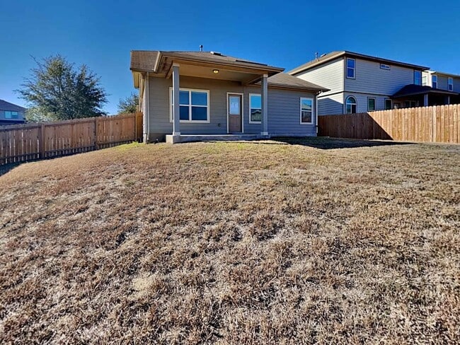 Building Photo - 114 Finch Knoll