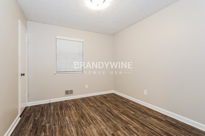 Building Photo - 9347 Forest Knoll Dr