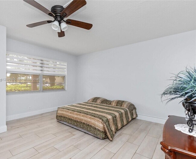 Building Photo - 1110 SW 125th Ave
