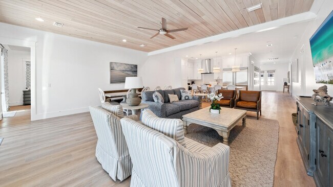 Building Photo - 28 Pelican Glide Ln