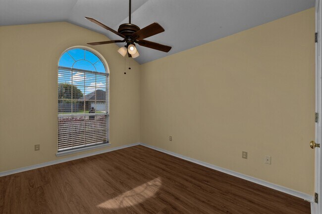 Building Photo - 4912 General Polk Dr