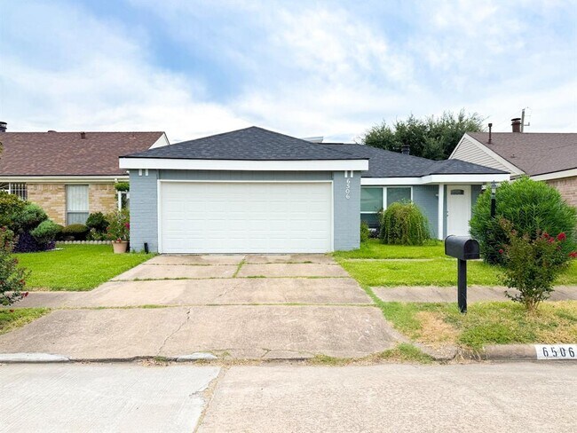 Primary Photo - 6506 Briar Glade Dr