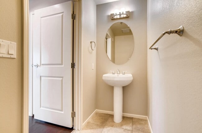 Building Photo - LUXURY RESORT STYLE LIVING @ ONE