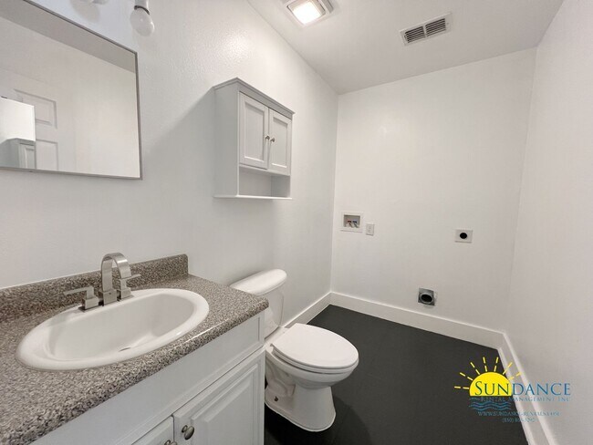Building Photo - Charming 3 Bedroom Eagles Landing Townhous...