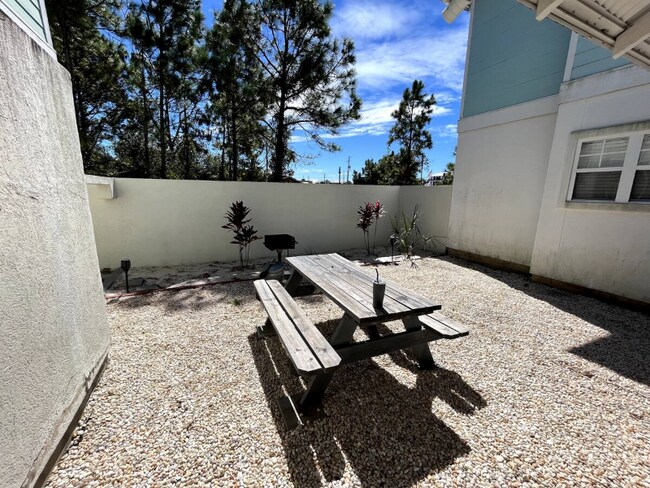 Building Photo - 8410 Thomas Dr