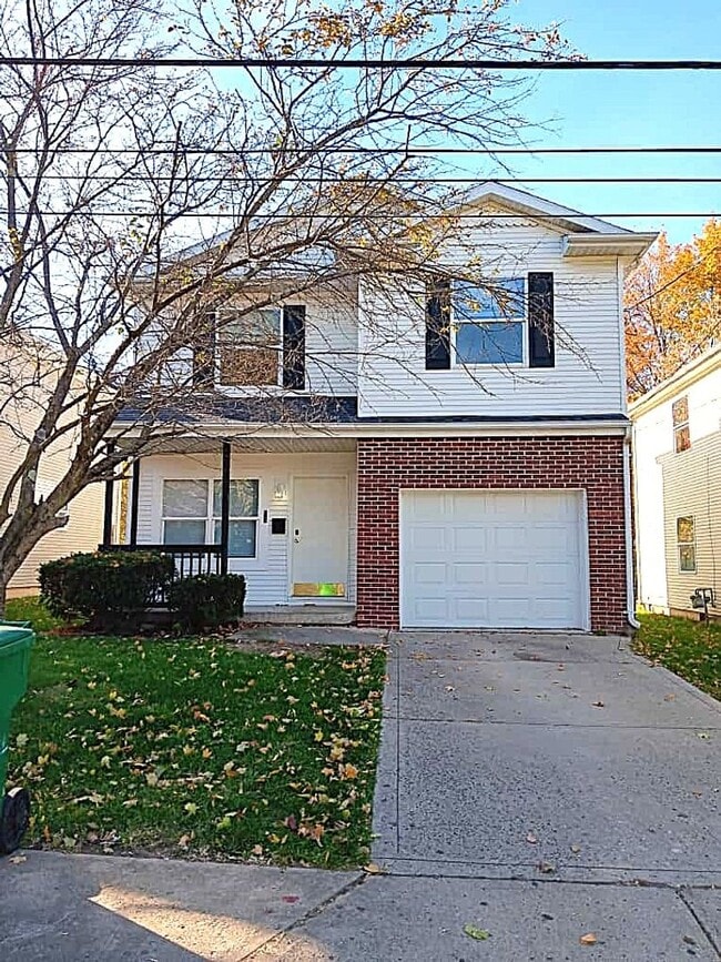 Building Photo - For Rent - Four-Bedroom Two-Bathroom Home Available NOW!