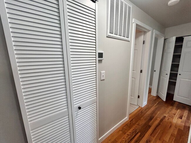 Building Photo - Completely Renovated 4 Bed, 2 Bath Home in Spokane!