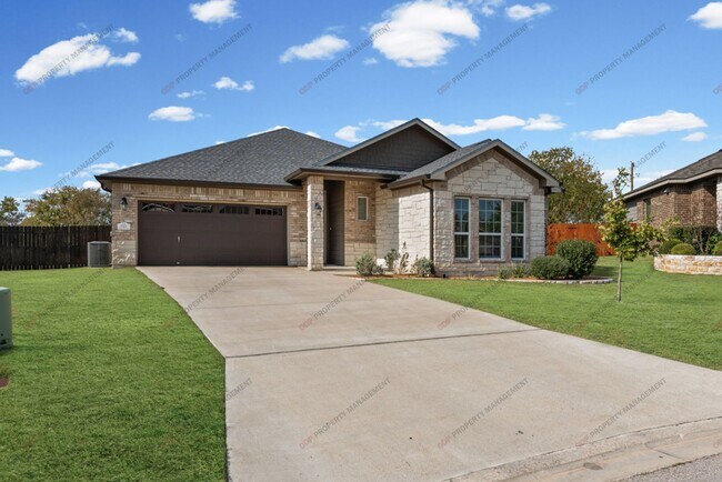 Building Photo - Magnificent home in Wyndham Hill Community! -Refrigerator, Washer/Dryer, and Lawn Care ALL INCLUDED