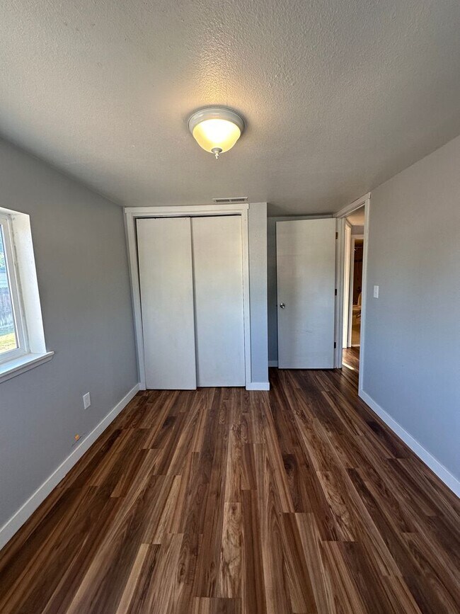 Building Photo - 3 bed, 2 bath Richland