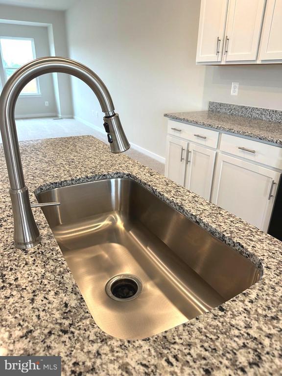 Building Photo - 369 Huntwell W Ave