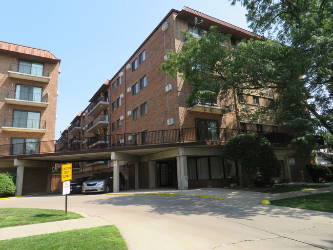 Building Photo - 2317 N Neva Ave