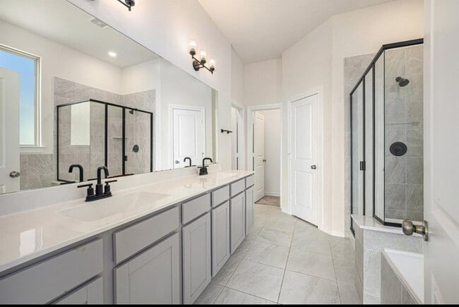 Building Photo - 7315 Buckthorn Holw Trl