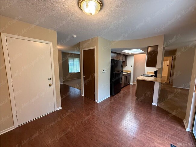 Building Photo - 4418-4420 Edelweiss Dr