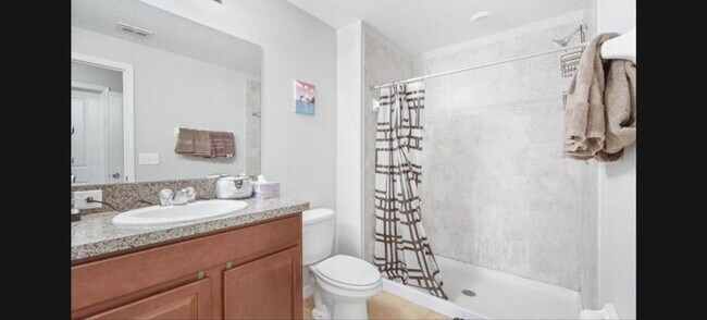 Building Photo - Town House 3/2.5 in Riverview