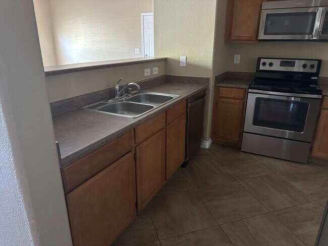 Building Photo - 7255 W Sunset Rd