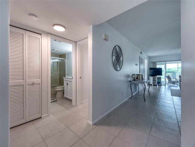 Building Photo - 5204 Wedgewood Ln