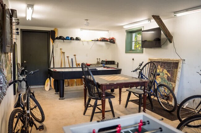 Building Photo - 1357 Canal Rd