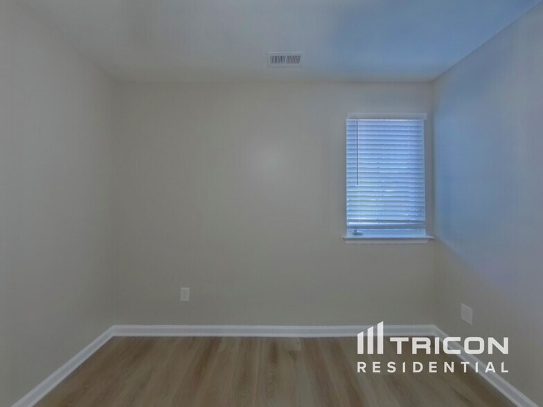 Building Photo - 3035 Arsdale Rd