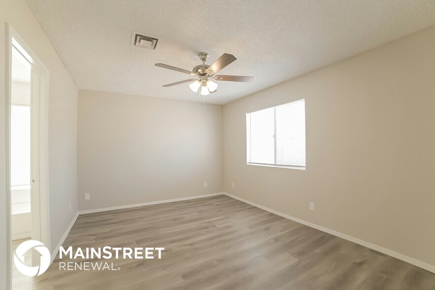 Building Photo - 8538 W Columbine Dr