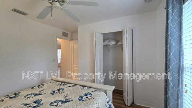 Building Photo - 3105 Van Buren Pkwy