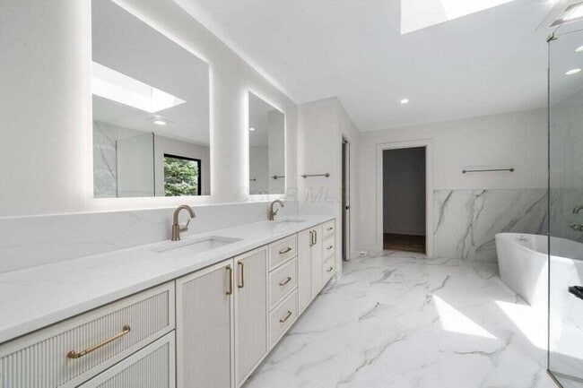 Building Photo - 2777 Donna Dr
