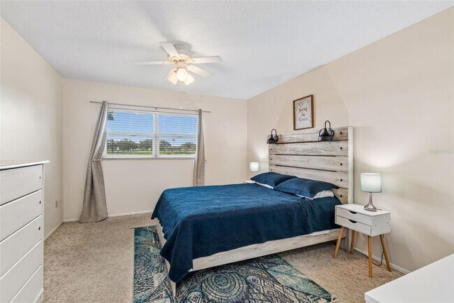 Building Photo - 11110 Carriage Hill Dr