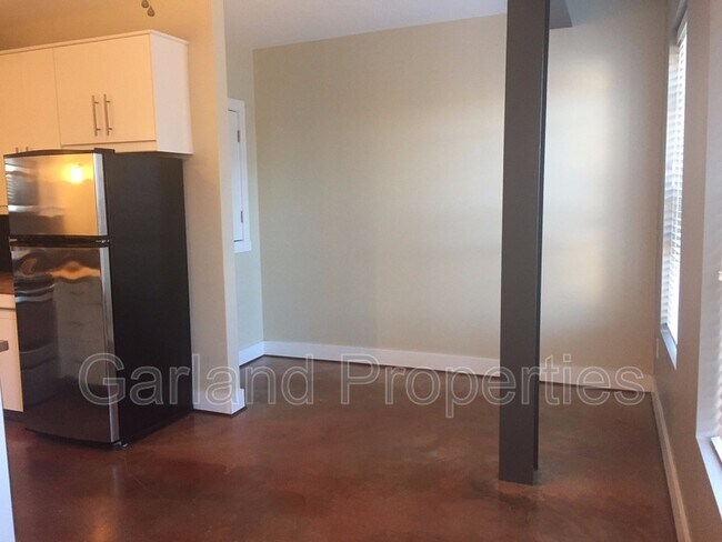 Building Photo - 425 Campbell Ave SW