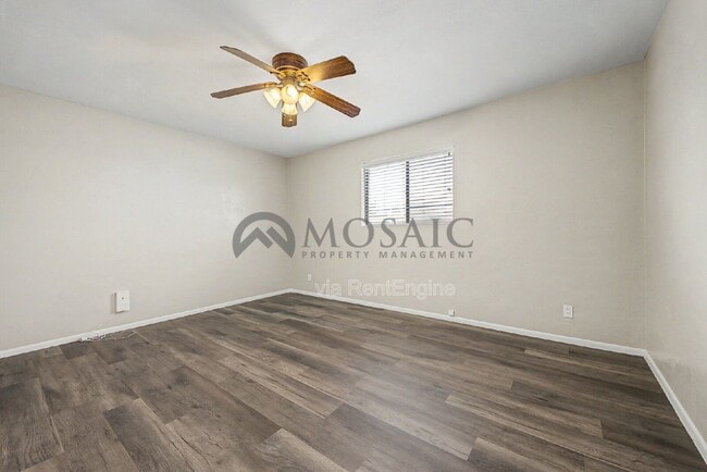 Building Photo - 1531 W 7th St