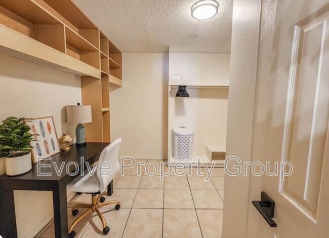 Building Photo - 81 Parkview Dr