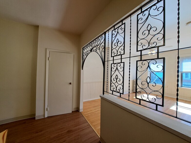 Building Photo - 342 Hanover St