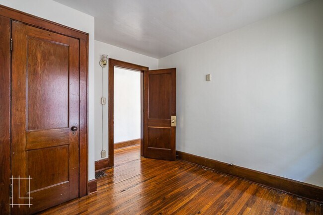 Building Photo - 1448 Summit St