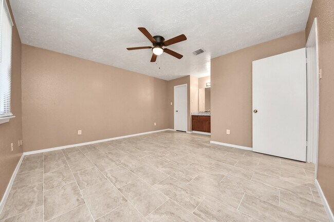 Building Photo - 16423 Monte Carlo Ln