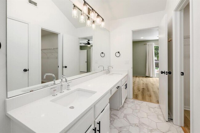 Building Photo - 1205 Rambling Trail