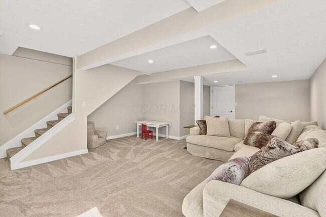 Building Photo - 5692 Sugarwood Dr