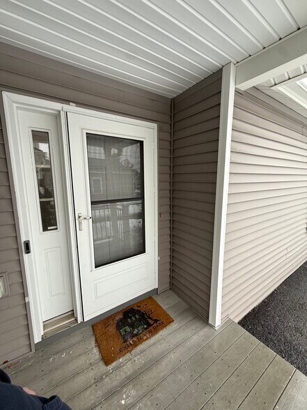 Building Photo - 791 Long Hill Rd