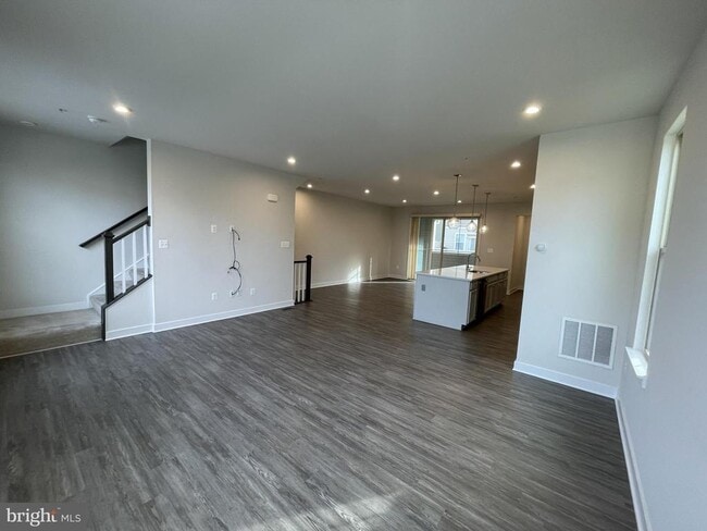 Building Photo - 8715 Shady Pines Dr