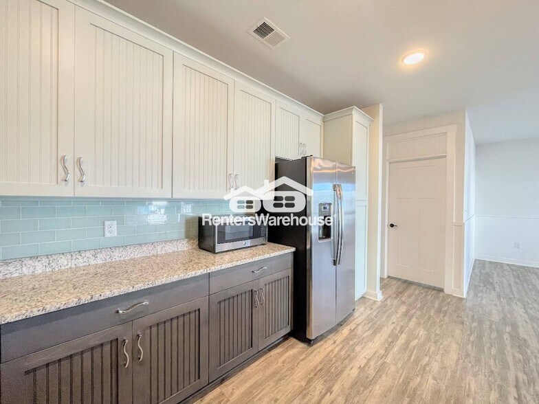 Building Photo - 7922 Shore Dr